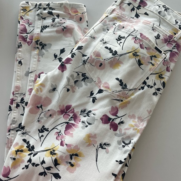 White House Black Market Denim - Floral Print White Women's Jeans - Pink & Yellow Blossoms